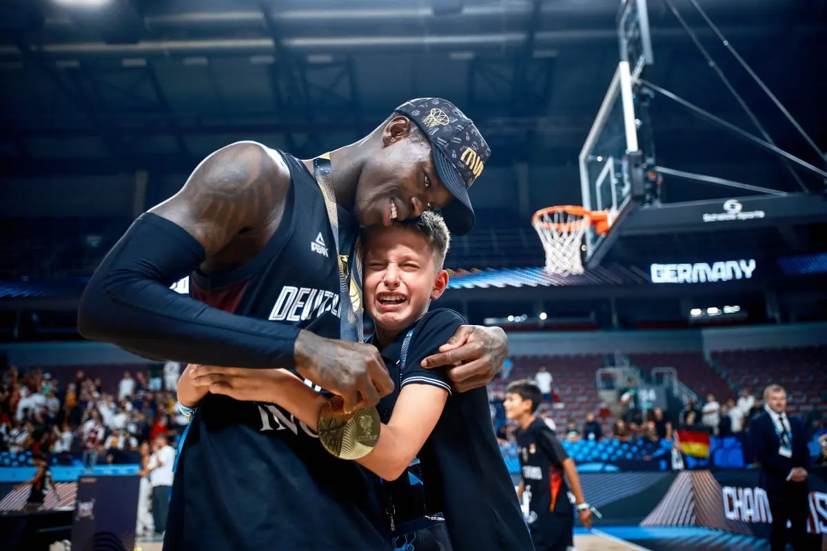 div, 且为球队的