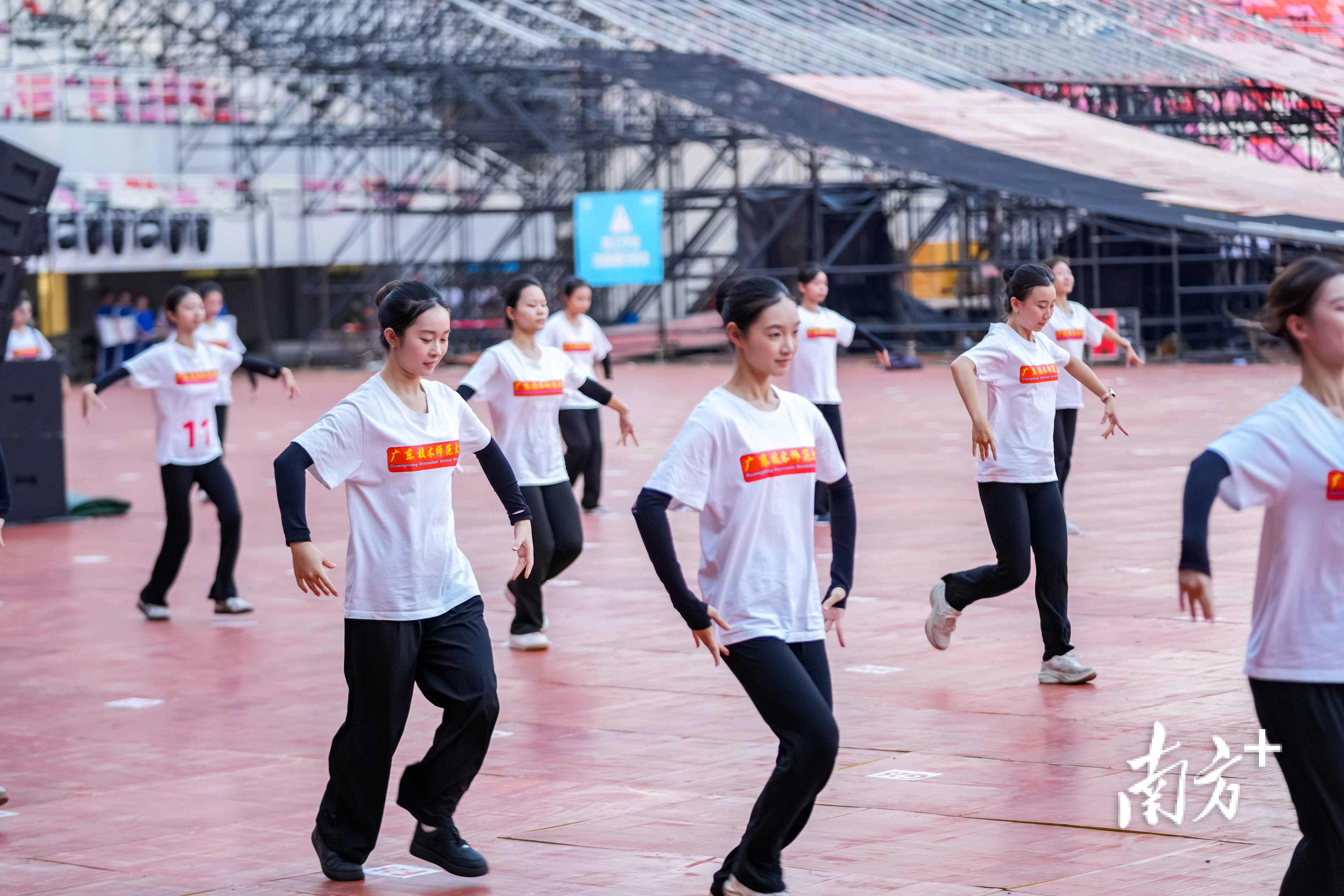 总导演郎昆 总导演郎昆