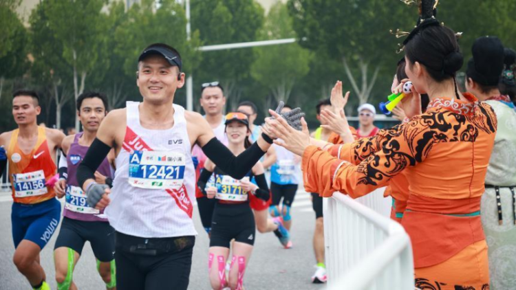 用欢快的舞 用欢快的舞